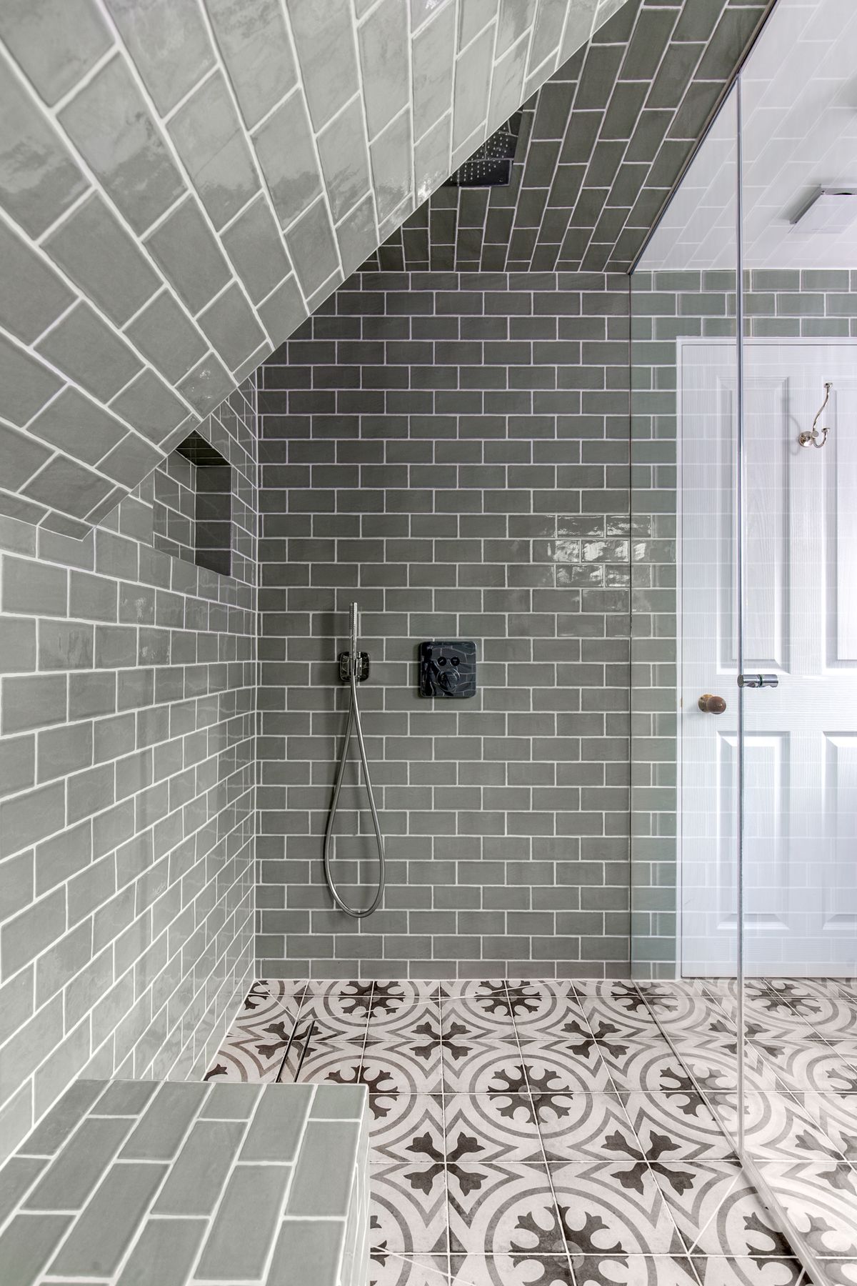 17 Grey Bathroom Ideas: How to use This Versatile Colour | Homebuilding