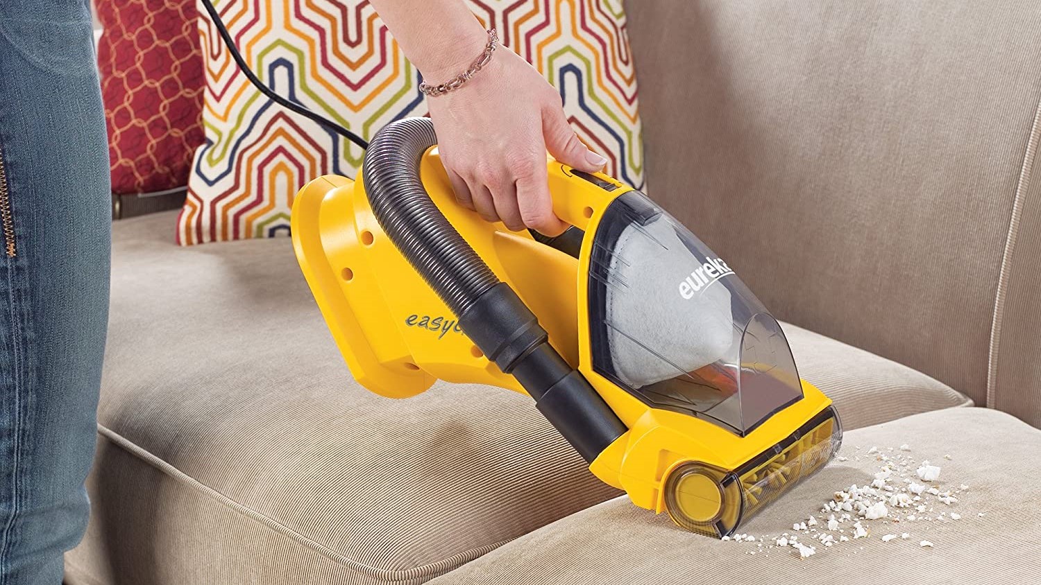 Пылесосы для маленьких квартир. Handheld Vacuum Cleaner. Handheld Cleaner. Hand holding Vacuum Cleaner.