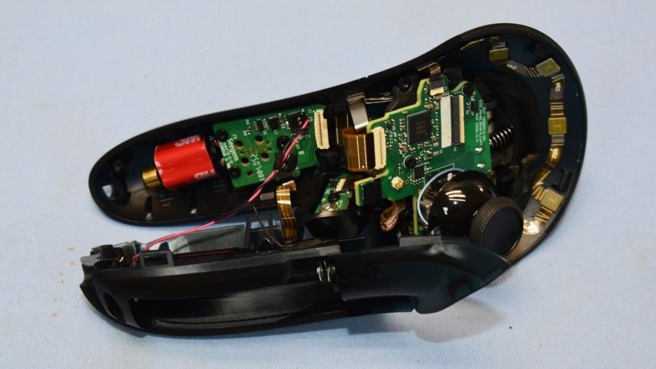 Photos from FCC ID 2AES4-1013, teardowns of the left Steam Frame controller from Valve.