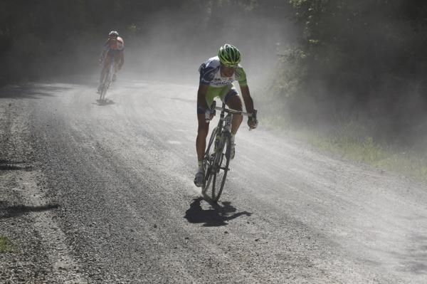 Vincenzo Nibali put his descending skills to the test on the strade bianche.