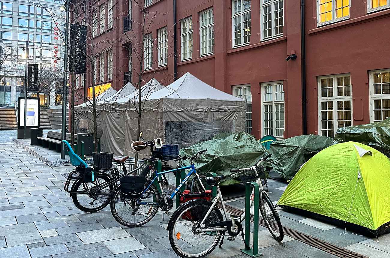 Burgundy wine queue at Vinmonopolet store, Norway