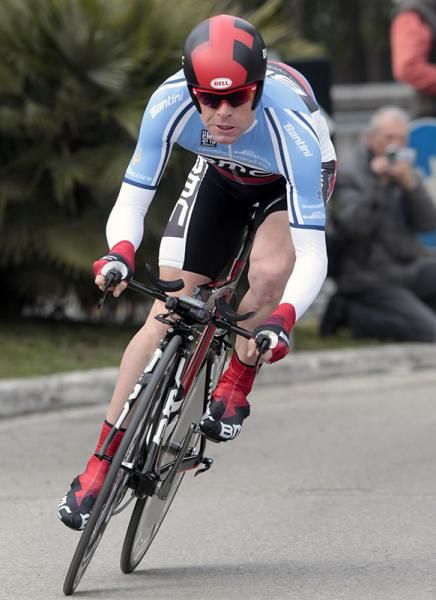 Cadel Evans (BMC) defended his leader's jersey in the closing time trial.