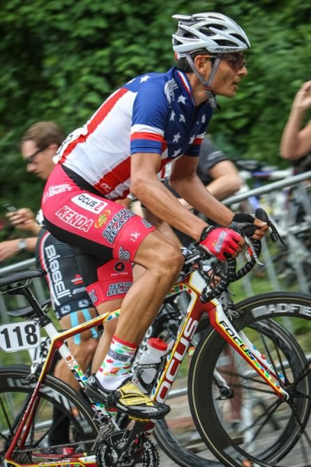Freddie Rodriguez (Jelly Belly) fights his way up the wall
