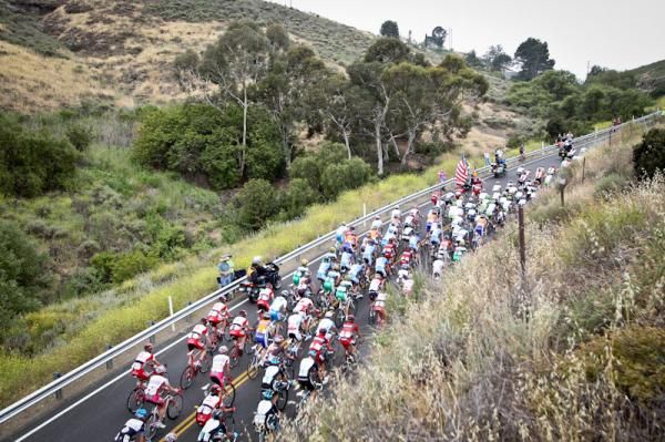 The peloton on the last climb of the day.
