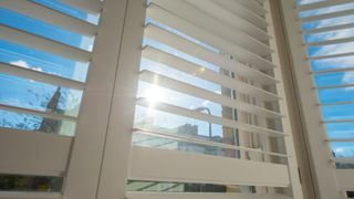 How to clean blinds