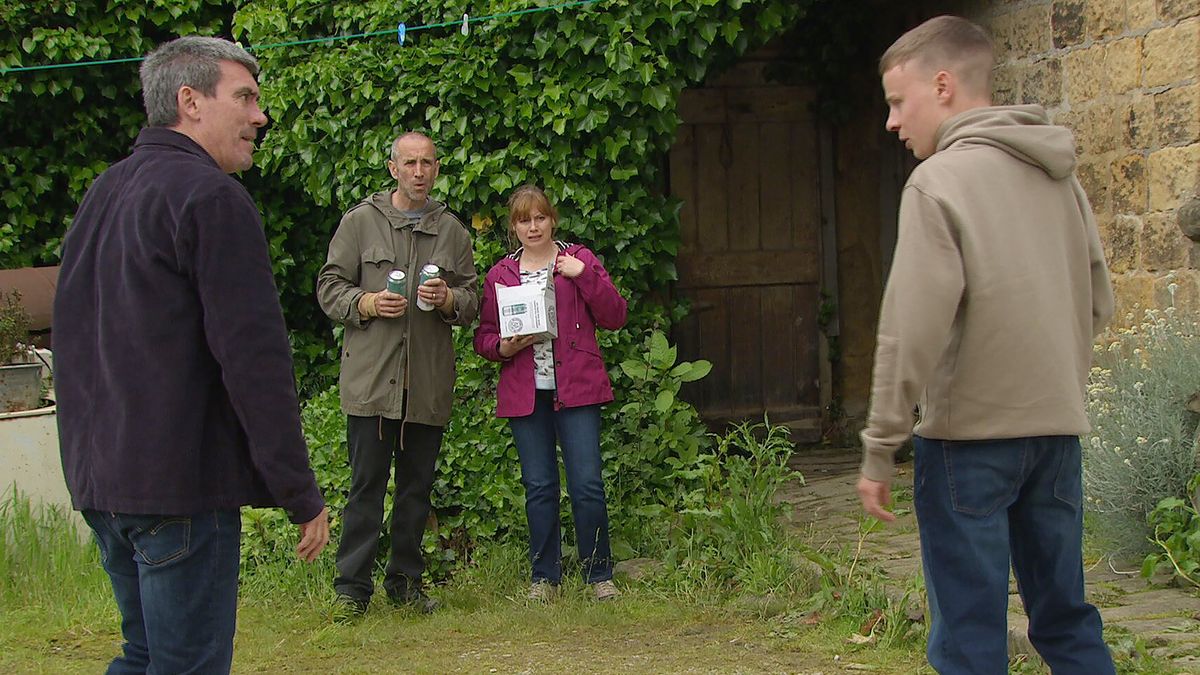 Cain Dingle and Samson Dingle prepare to fight as Sam and Lydia Dingle watch on.