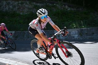 BLOCKHAUS ITALY JULY 13 Antonia Niedermaier of Germany and Team CanyonSRAM Racing White best young jersey competes during the 35th Giro dItalia Women 2024 Stage 7 a 120km stage from Lanciano to Blockhaus 1654m UCIWWT on July 13 2024 in Blockhaus Italy Photo by Luc ClaessenGetty Images