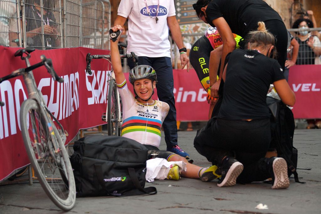 SIENA ITALY AUGUST 01 Arrival Annemiek Van Vleuten of The Netherlands and Team Mitchelton Scott World Champion Jersey Celebration during the Eroica 6th Strade Bianche 2020 Women Elite a 136km race from Siena to Siena Piazza del Campo StradeBianche on August 01 2020 in Siena Italy Photo by Luc ClaessenGetty Images