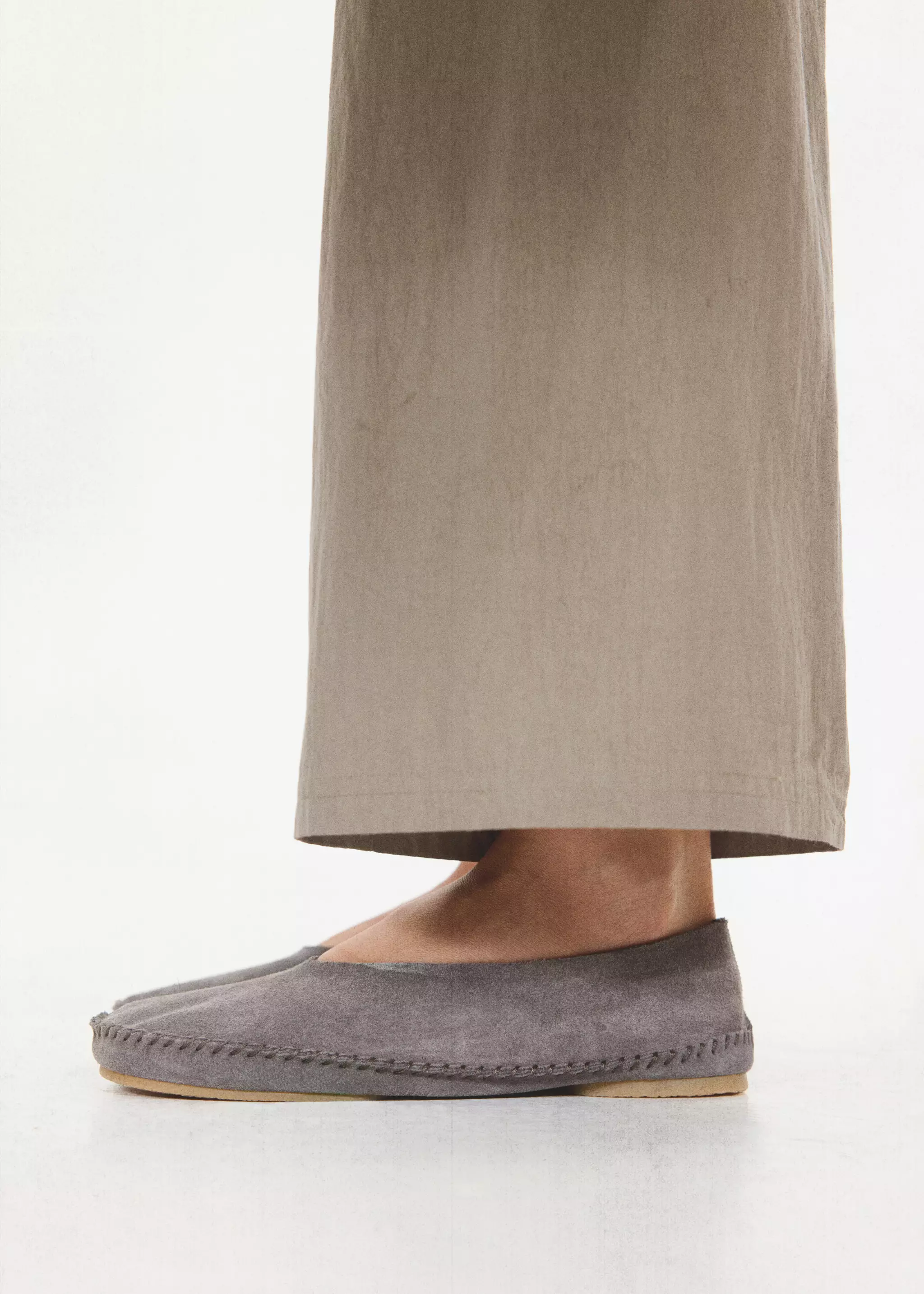 Split leather shoes with stitched detail - Women | Mango USA
