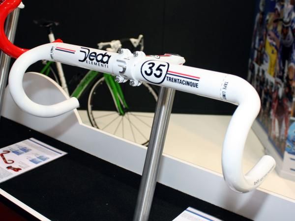 Bigger is better? Deda says the enormous 35mm diameter on its new Trentacinque bar and stem boosts bending rigidity by 50 percent over a standard oversized setup.