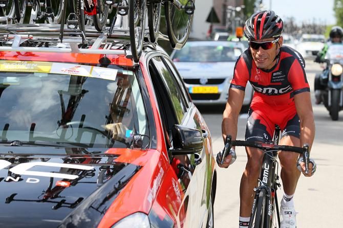 Manuel Quinziato (BMC) back at the team car