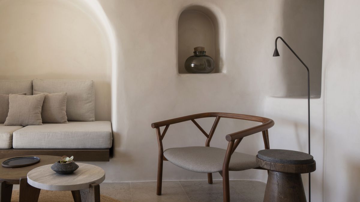 Cinq astuces gain de place à chiper dans ce micro-hôtel minimaliste de Santorin