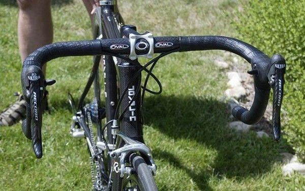 An Oval carbon bar complements the Torgiano's full-carbon construction.