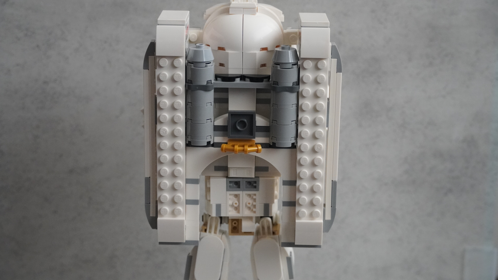 The building process of Lego Creator 3-in-1 Space Astronaut