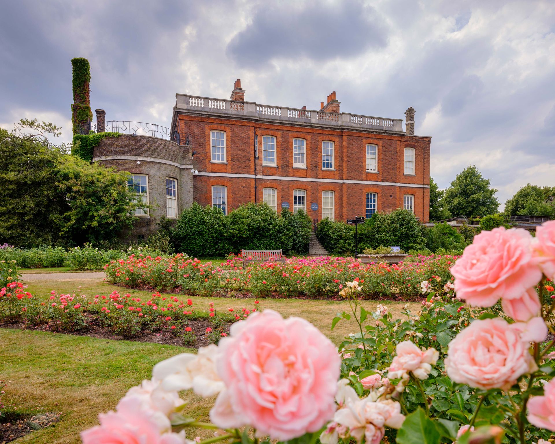 The secret London villa used as a Bridgerton filming location i Homes