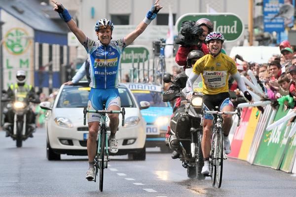 Lars Petter Nordhaug (Joker Bianchi) wins the stage three of the Tour of Ireland beside him Russell Downing (CandiTV-Marshalls Pasta) secures the general classification