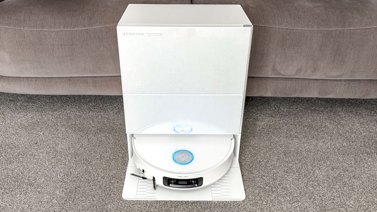 Dreame X60 Max Ultra Complete in white photographed on gray carpet.