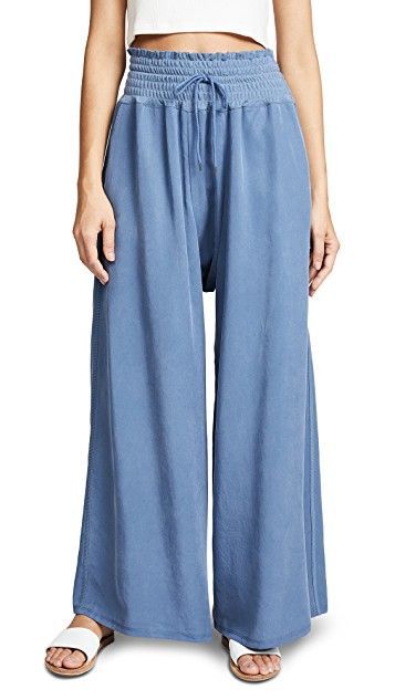 Clothing, Blue, Waist, Sportswear, Denim, Pocket, Trousers, Leg, Active pants, Jeans,