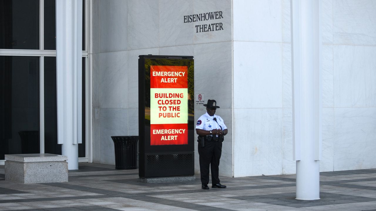 Trump board shuts Kennedy Center after renaming block