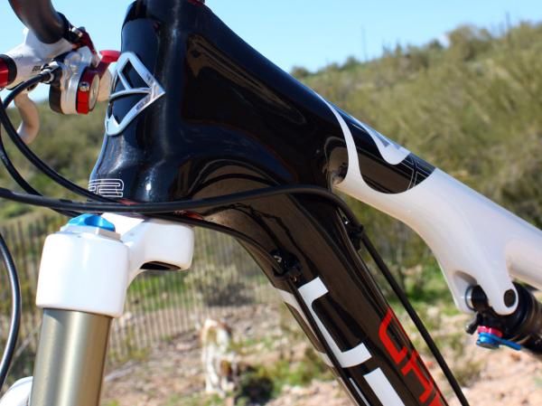Cable routing is relatively smooth and kink-free but results in a little more frame and fork rub than we'd prefer