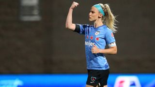 Julie Ertz and the Chicago Red Stars will face the Houston Dash in Sunday's NWSL Challenge Cup final.