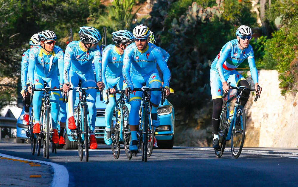 Vincenzo Nibali feigns an attack during the team ride