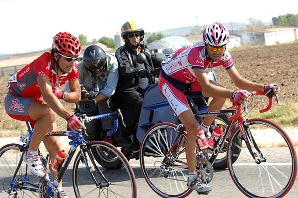 Garc&iacute;a and Olmo finally concede to the chasing peloton