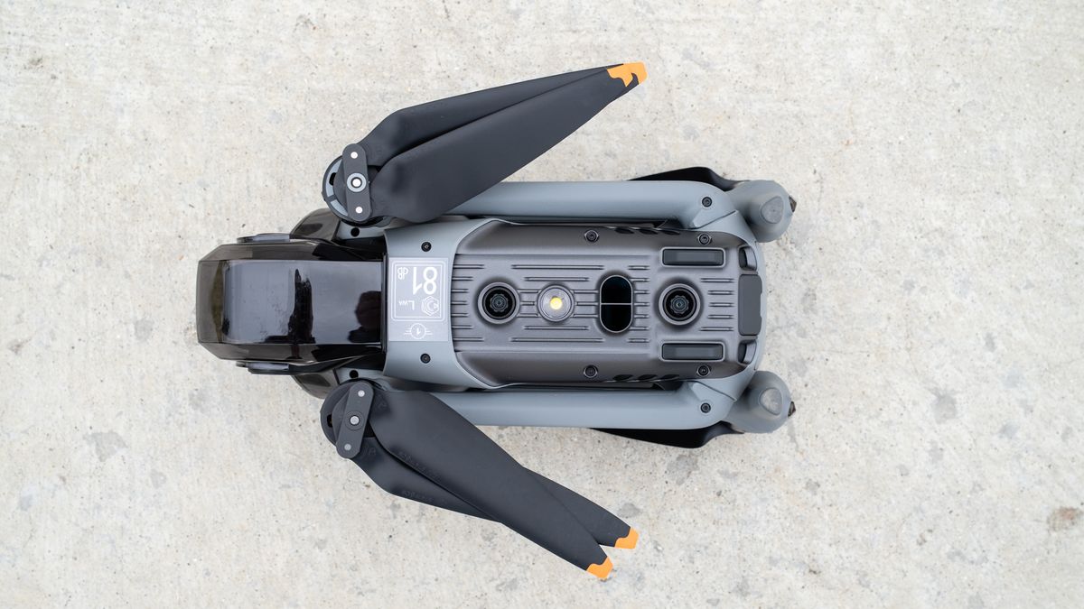 DJI Air 3 Product Image_drone partly closed, below view.