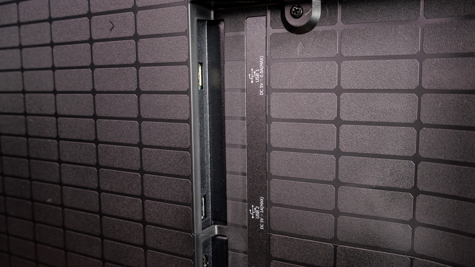 The ports on a Hisense U7SG ULED Mini-LED Google TV