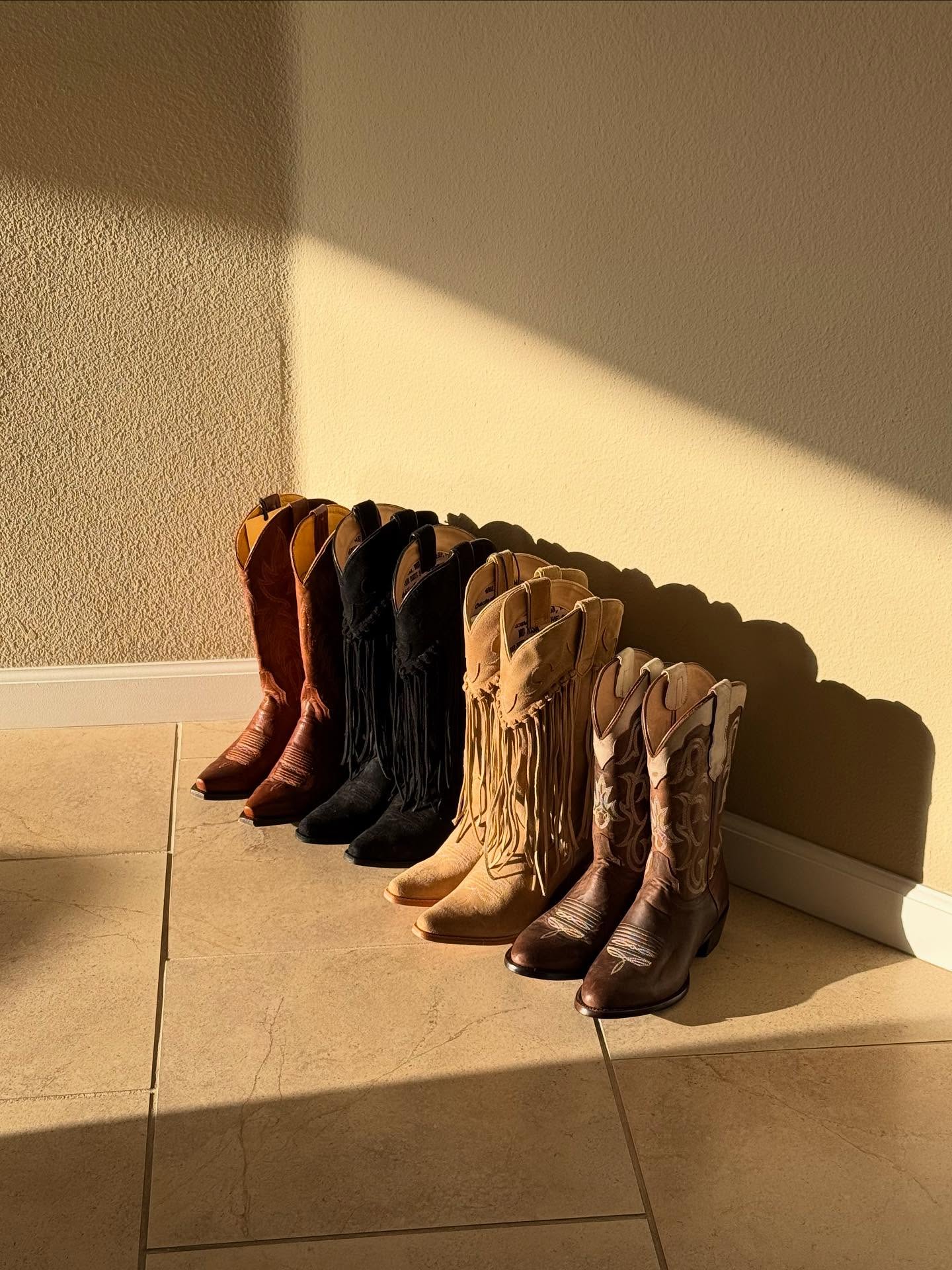 An image of cowboy boots.