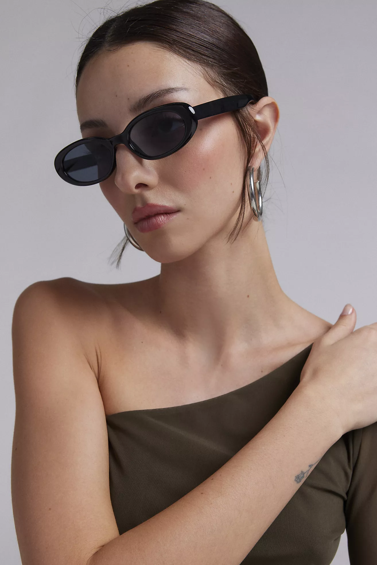 Uo Essential Oval Sunglasses