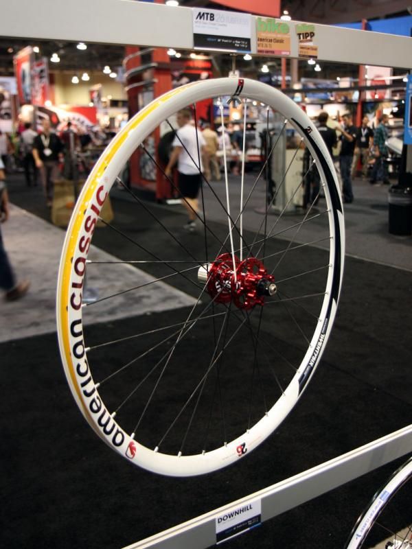 American Classic's 26" cross-country disc wheelset uses wider rims than most, offers easy tubeless compatibility, and yet is still light at under 1,500g for the pair.