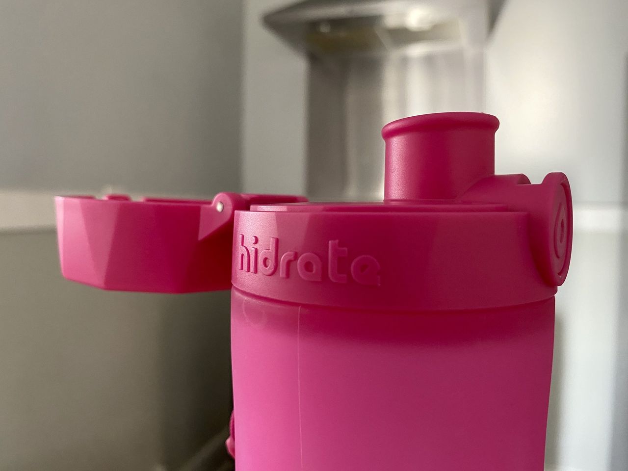 Hidratespark 3 Smart Water Bottle Open Hinge