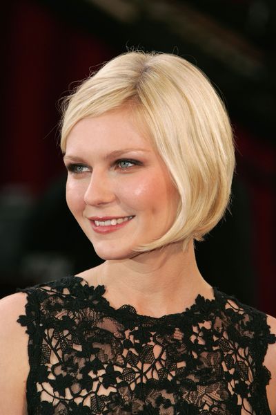 Hair, Face, Hairstyle, Blond, Eyebrow, Chin, Bob cut, Beauty, Lip, Shoulder,