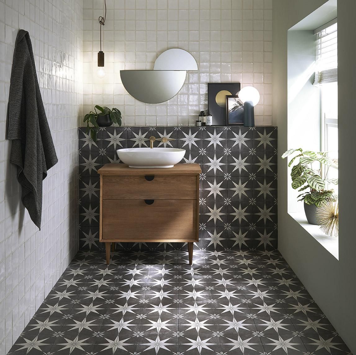 Grey bathroom with star tiles