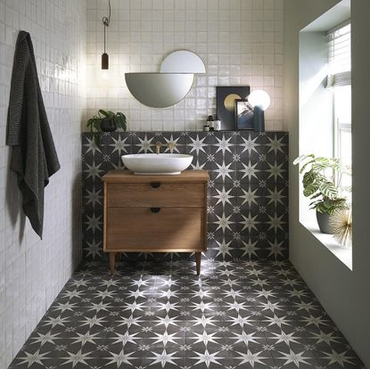 Grey bathroom with star tiles