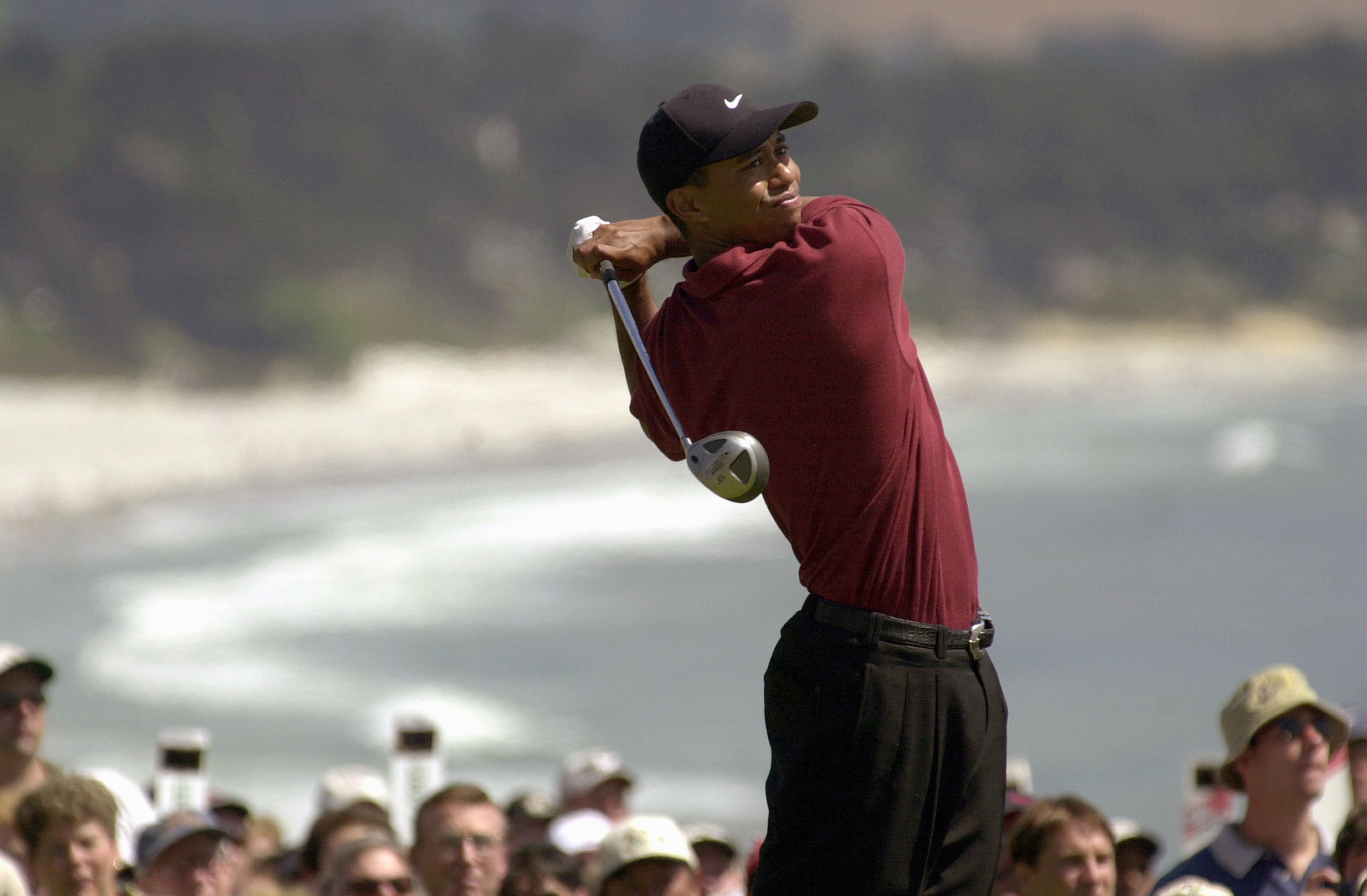 Tiger driving in the 2000 US Open at Pebble Beach