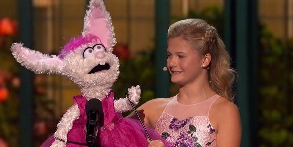 Watch America's Got Talent's Darci Lynne Sing On Stage With A Famous ...