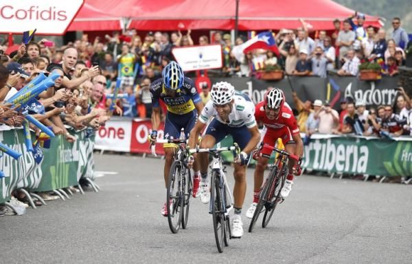 Alberto Contador (Saxo Bank-Tinkoff Bank) is passed by Alejandro Valverde (Movistar) and Joaquim Rodriguez (Katusha) at the line