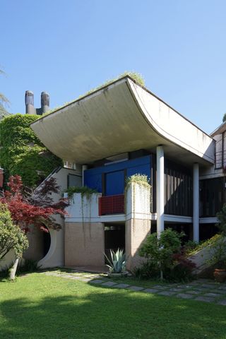 The garden and the exterior of Villa Caffetto