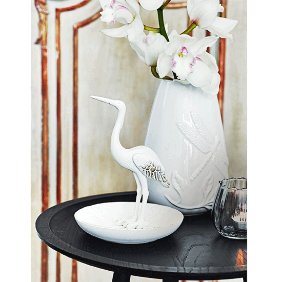 white flowers in vase motifs of cranes heron ring holder