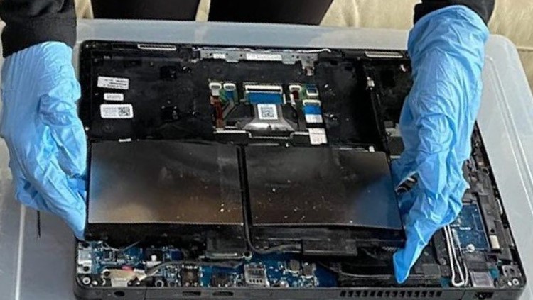 Cómo quitar de manera segura una batería hinchada de su computadora portátil