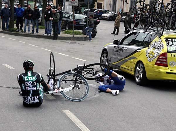 Fr&eacute;d&eacute;ric Guesdon (Fran&ccedil;aise Des Jeux) and Jos&eacute; Enrique Gutierrez (Team LPR) got tangled up midway through the race but both managed to re-join.