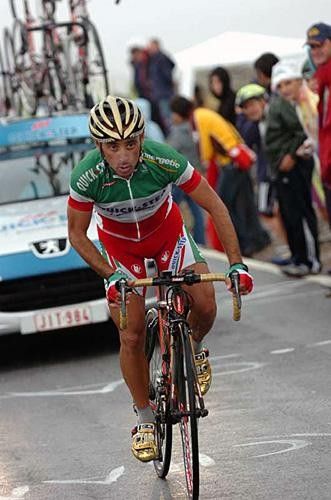 Paolo Bettini (Quick.Step) rides to the summit