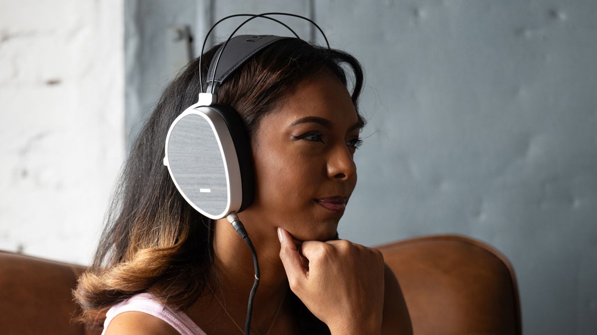 Press photos of the Dan Clark Audio Aeon Core headphones.