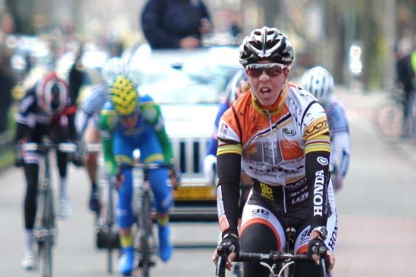 Nicole Cooke gets her first European victory with Faren-Honda