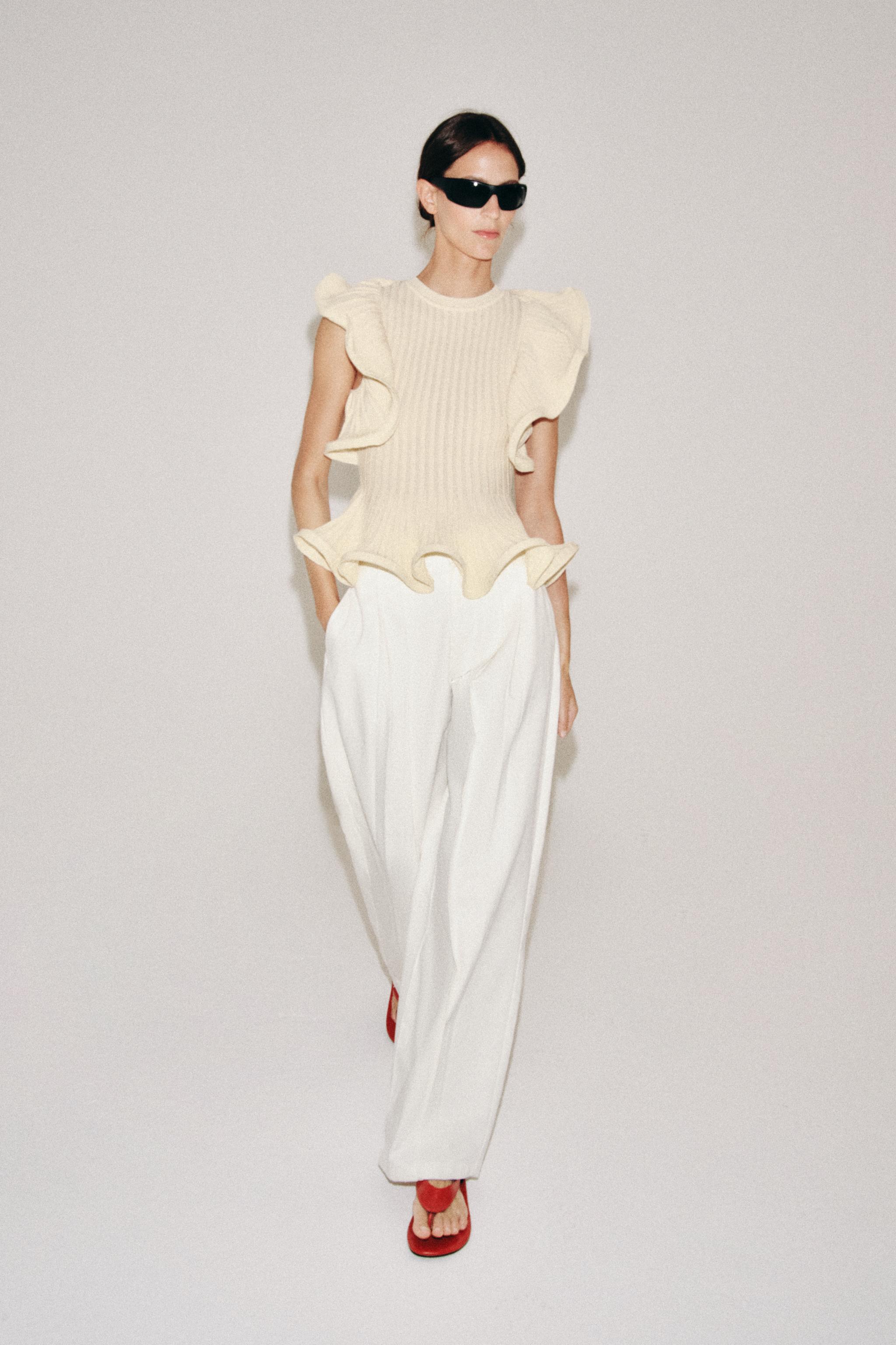 Knit Top With Wavy Trims