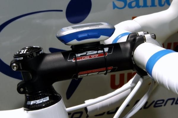 Given his track background it's no surprise Roels opts for an alloy bar and stem.