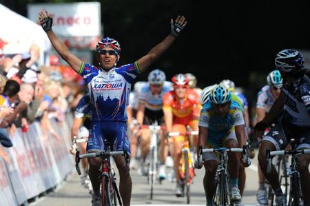 Robbie McEwen (Katusha) timed his sprint to perfection to win stage one at the Eneco Tour.