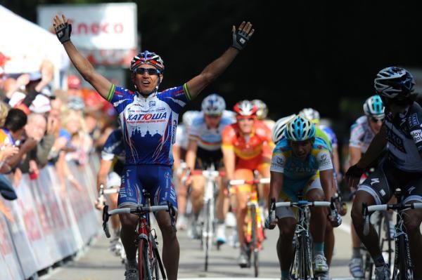 Robbie McEwen (Katusha) timed his sprint to perfection to win stage one at the Eneco Tour.